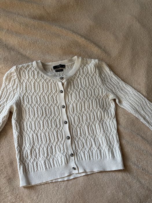 Cardigan alb cu nasturi decorativi!