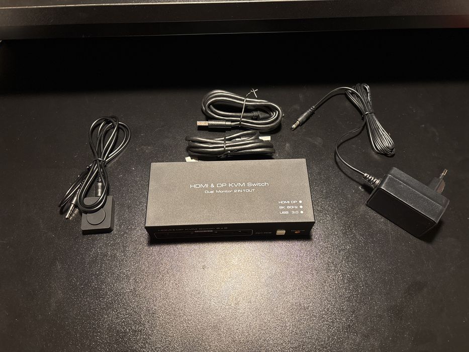 KVM Switch HDMI + DisplayPort – Dual Monitor, USB 3.0, Nou, Complet