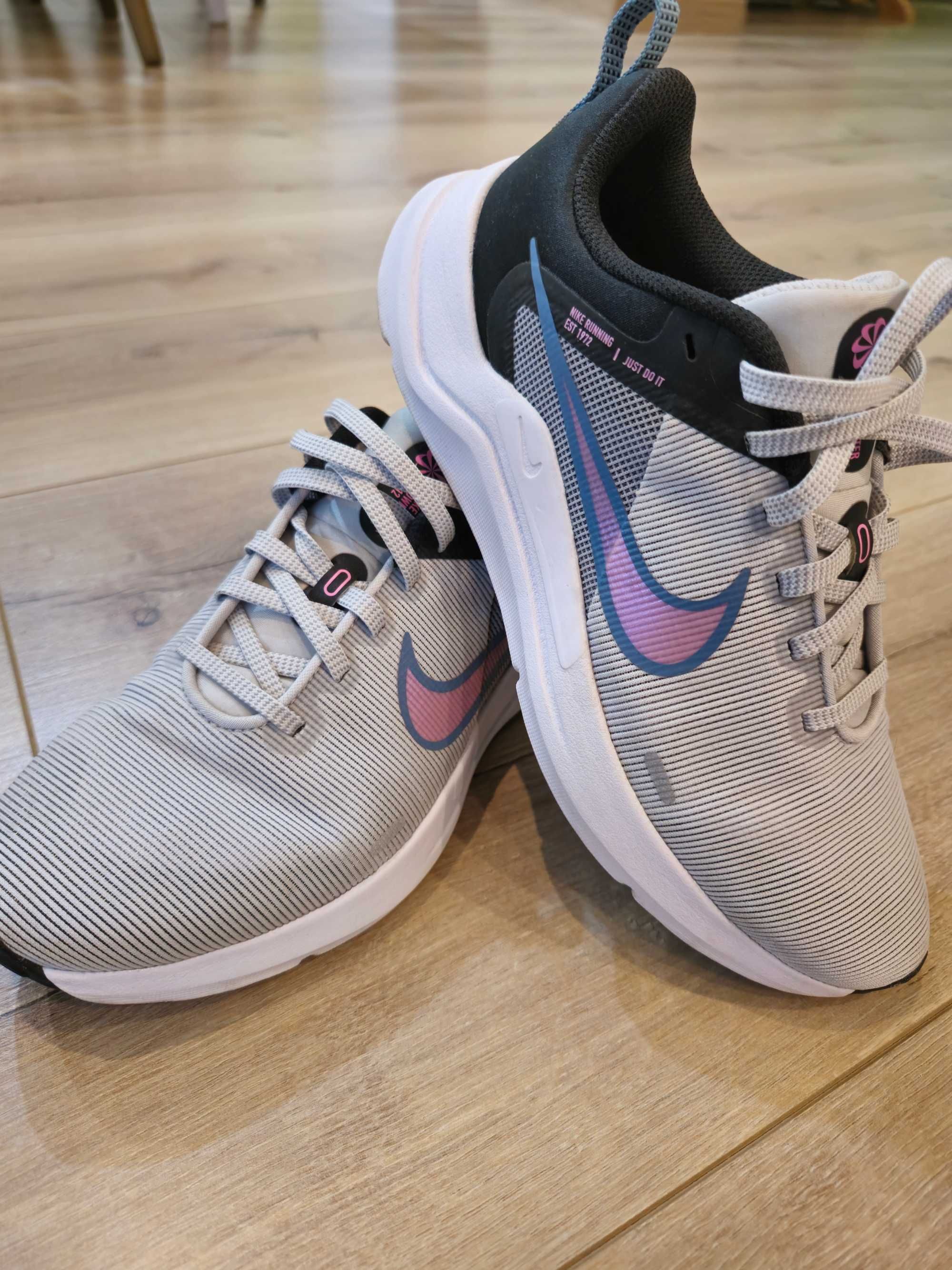 Дамски маратонки Nike