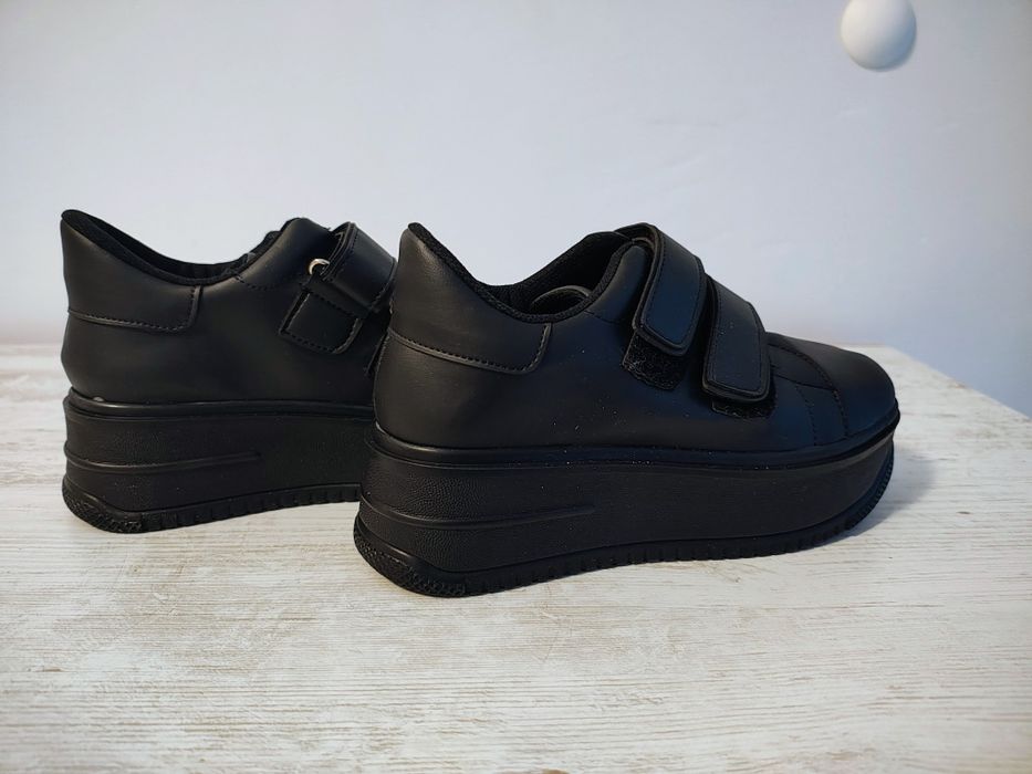 Черни кецове на висока подметка