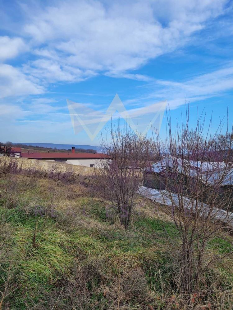 Парцел в Варна, област-с.Осеново площ 1206кв.м. цена 45000  с ток и в
