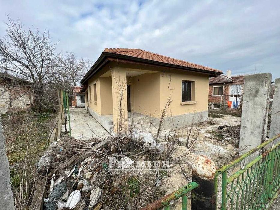 Нова, едноетажна къща в село Тръстиково на 25 км от Бургас