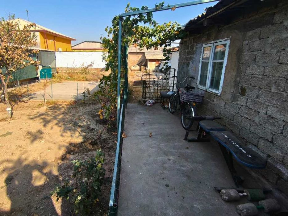 Продается дом 7,5 соток в Бектемирском районе, рядом с метро «Куйлюк»