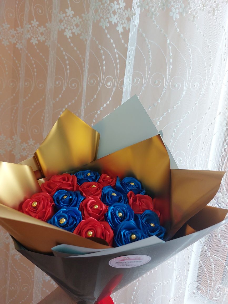 Доставка цветов/ Вечные ароматизированные розы из атласных лент