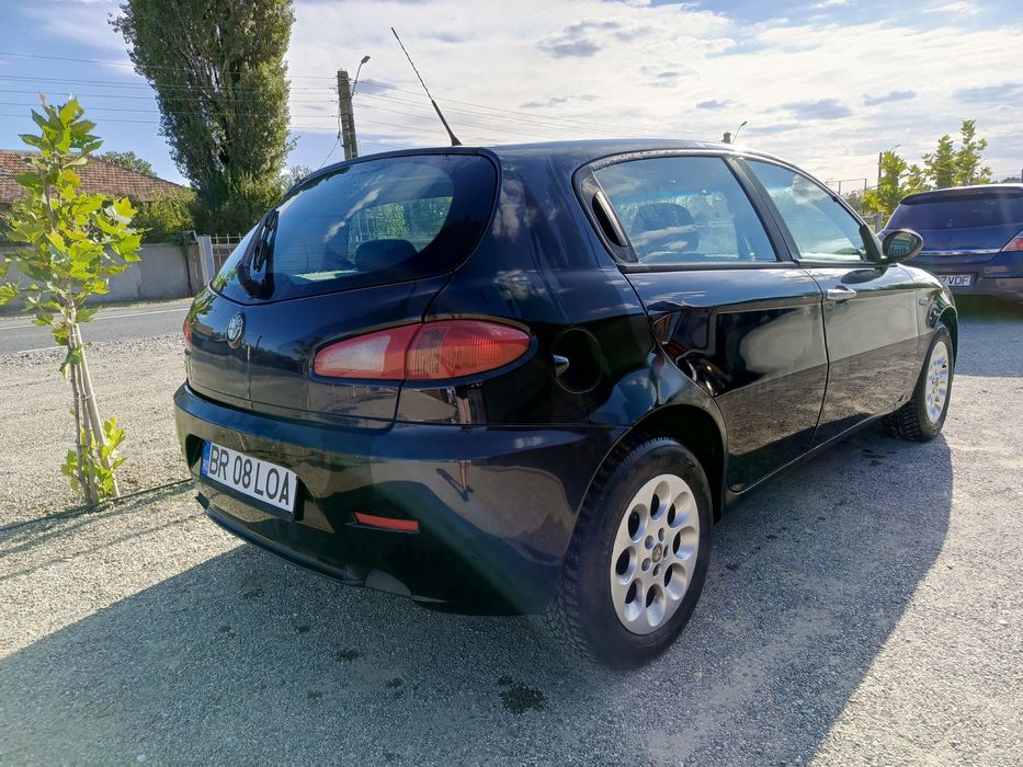 Vând Alfa Romeo 147