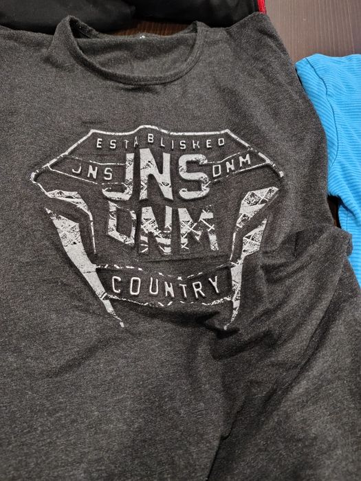 Две долнища, спортен екип и две блузи с дълъг ръкав