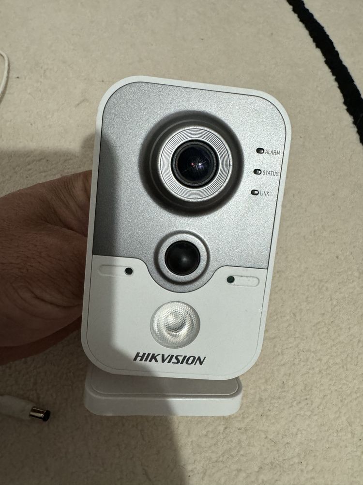 Camera Hikvision IP 4mp DS-2CD2442FWD-IW