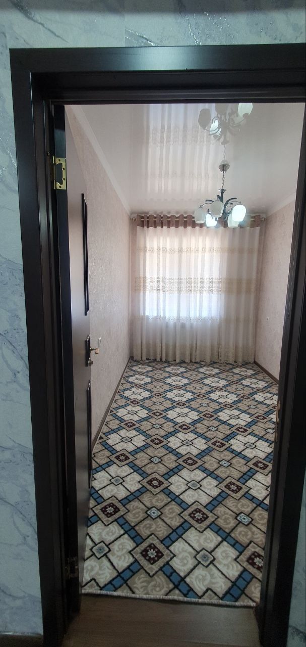3 xonali 60m² 1-qavat, katta yer maydoni ham bor.
7 qavatli yangi, LIF