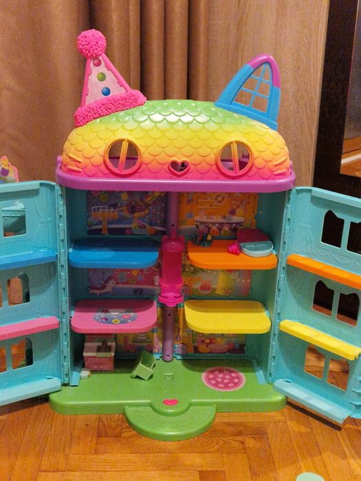 Casa lui Gabby Part House, lumina si sunetul, set de joaca cu figurine