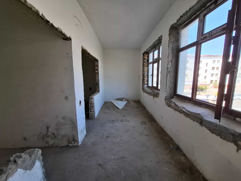 100 m² li kvartira sotiladi.