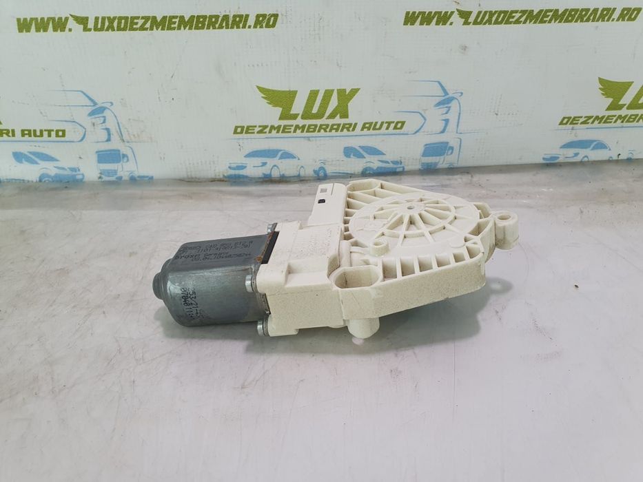 Motoras geam dreapta spate 8k0959812a Volkswagen VW Touareg generatia
