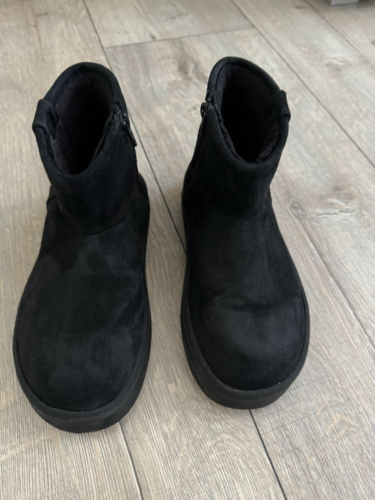 Ghete/cizme/Ugg Zara impermeabile marimea 33