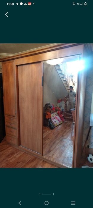 Продам шкаф б.у в хорошем состояни длина 2 метра,ширина 60 см.