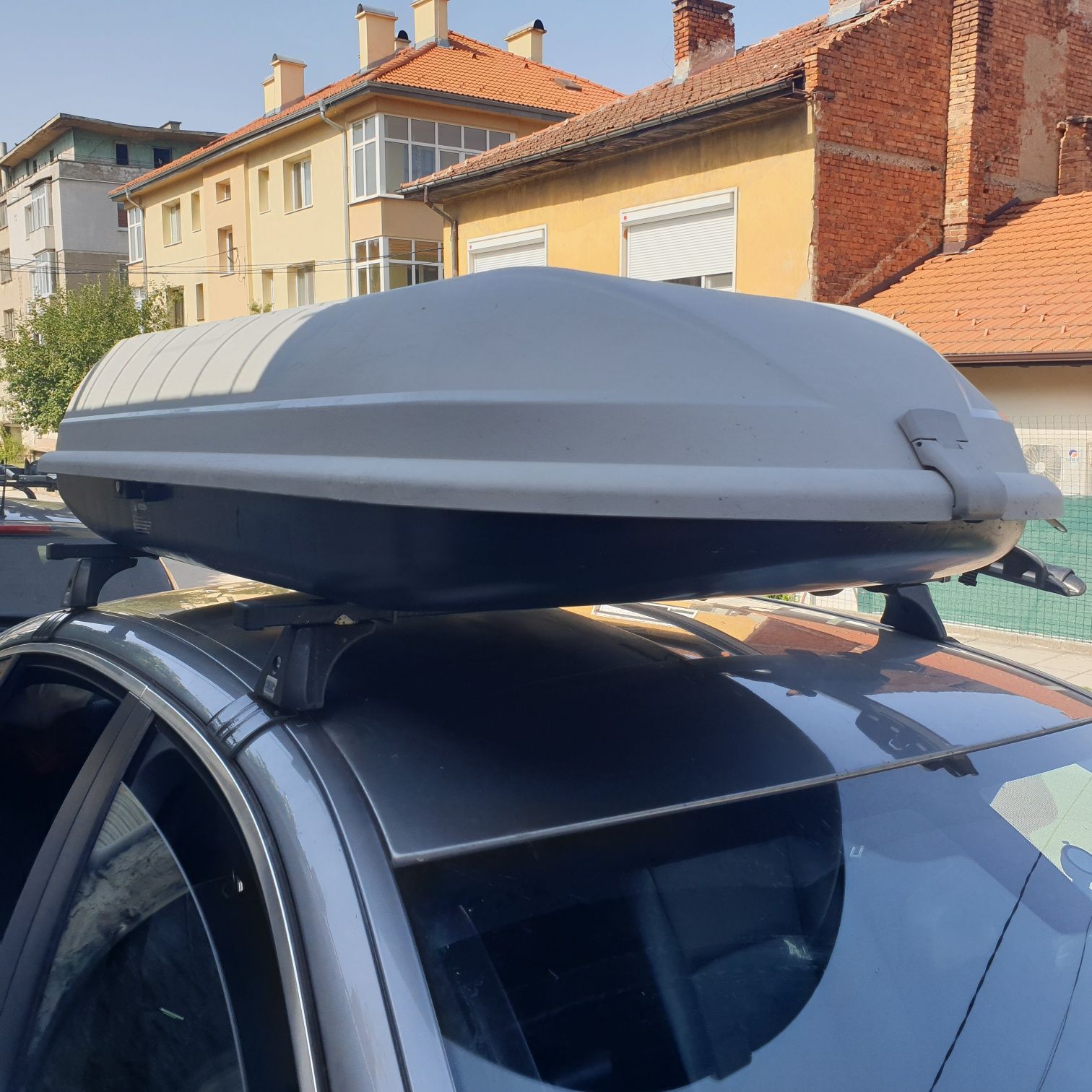 Кутия roof box за багаж за покрива на автомобила Thule туле