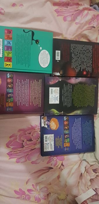 Книжки. Состояние 8/10 пожалуйста купите  коплю на мечту