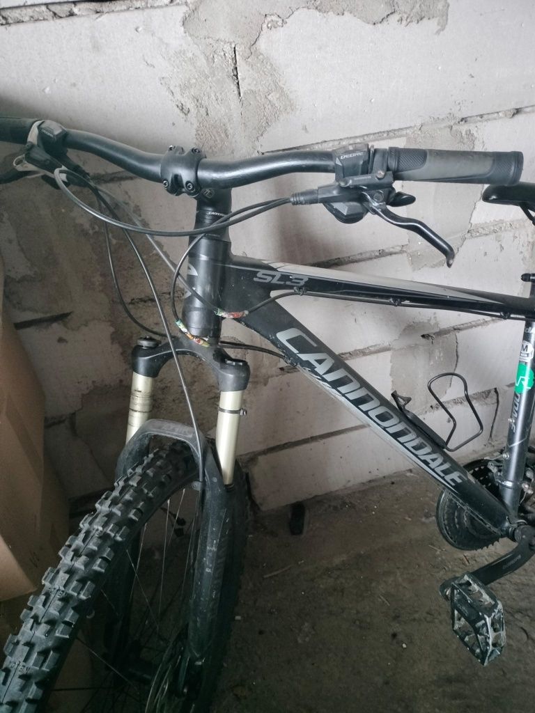 Vând bicicletă cannondale