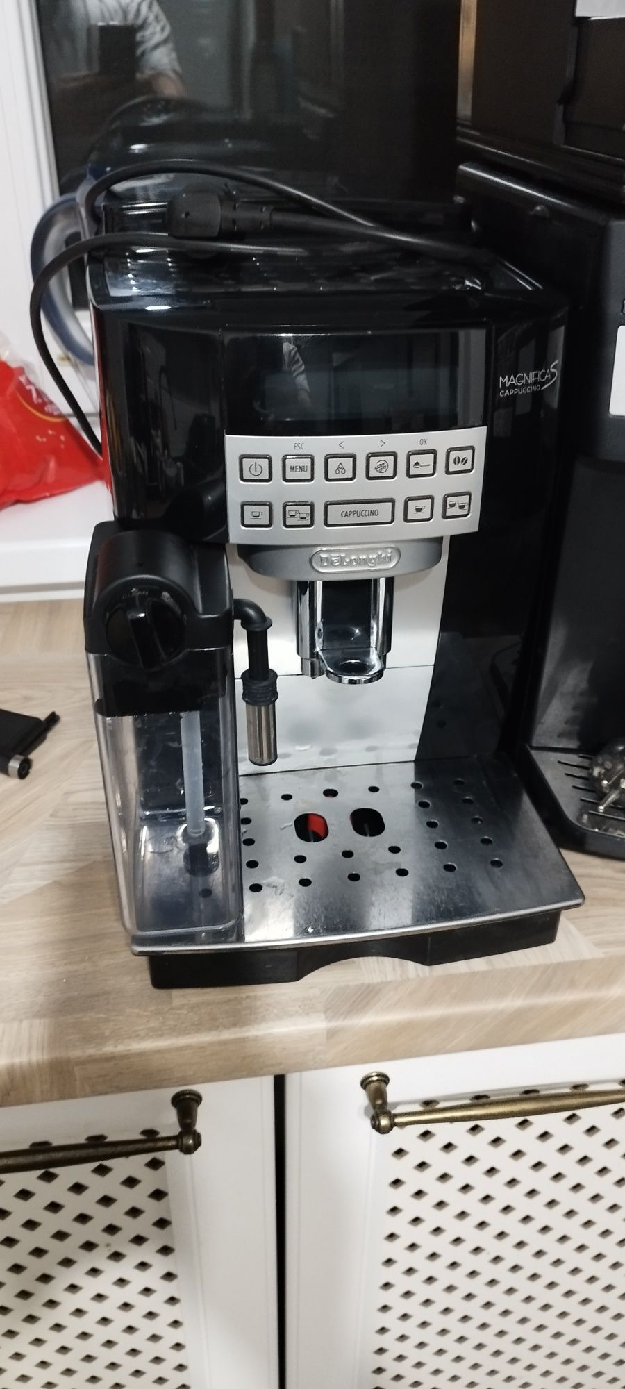 Aparate cafea DeLonghi și Saeco