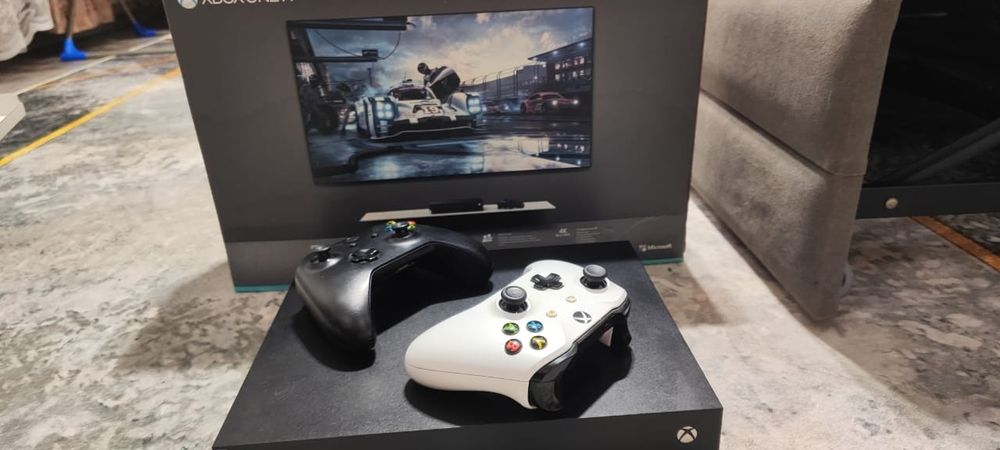 xbox one x 1tb в идеальном состоянии