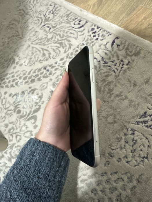 Iphone XR 64GB, display spart,complet functional,450 de lei negociabil
