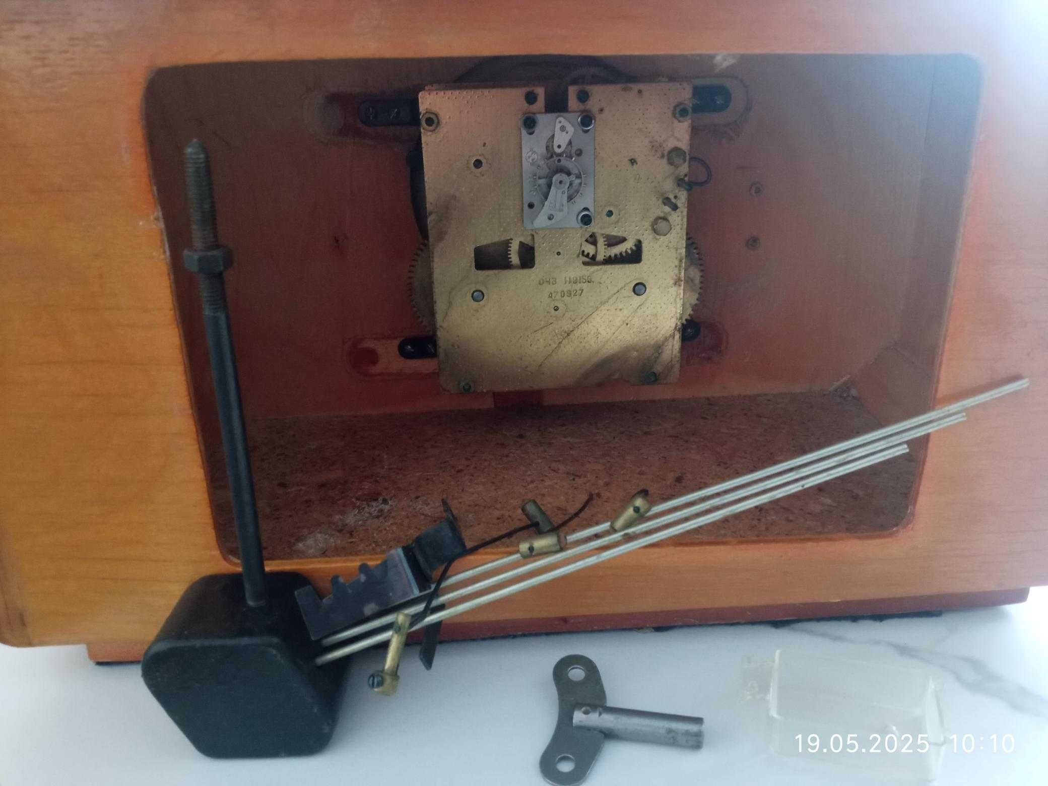 Настолен часовник руски