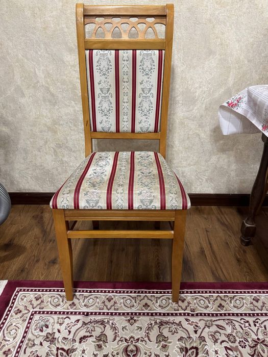 Стулья по 100 тысяч. Стульчик