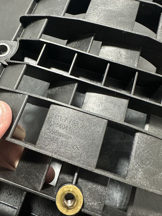 Capac deflector ulei BMW Seria 5 E60 530d 525d X5 E70 X5 E53 X3E83 E90