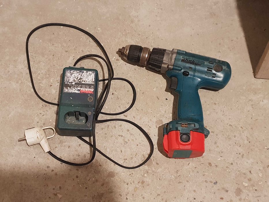 Bormasina filetanta surubelnita electrica makita cu acumulator