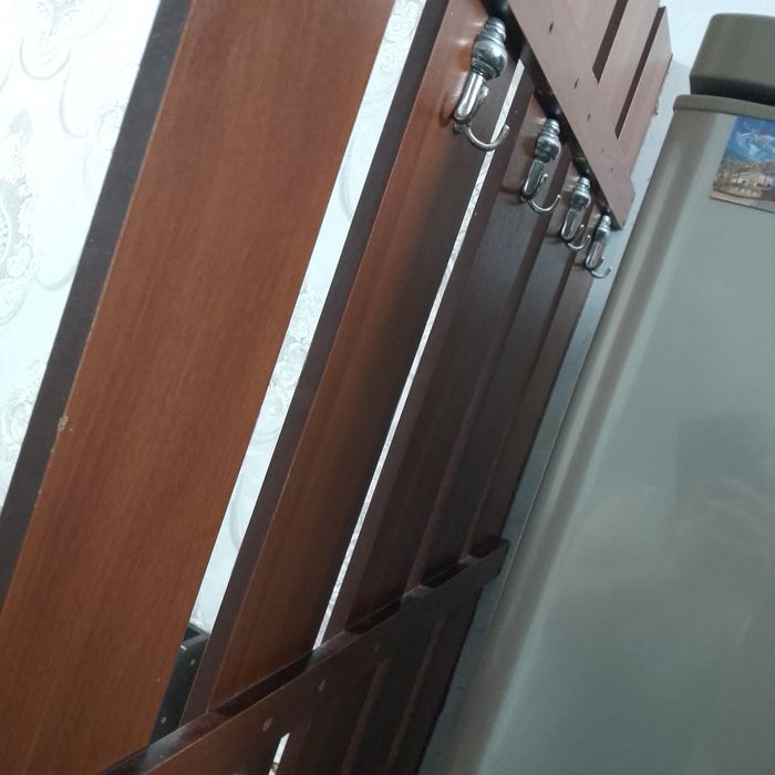 Продам прихожую из двух частей.7000