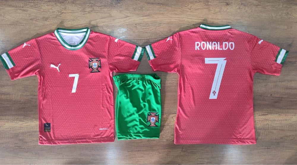 Cristiano Ronaldo (Детски Футболни Тениски и Тениска със Шорти екипче)