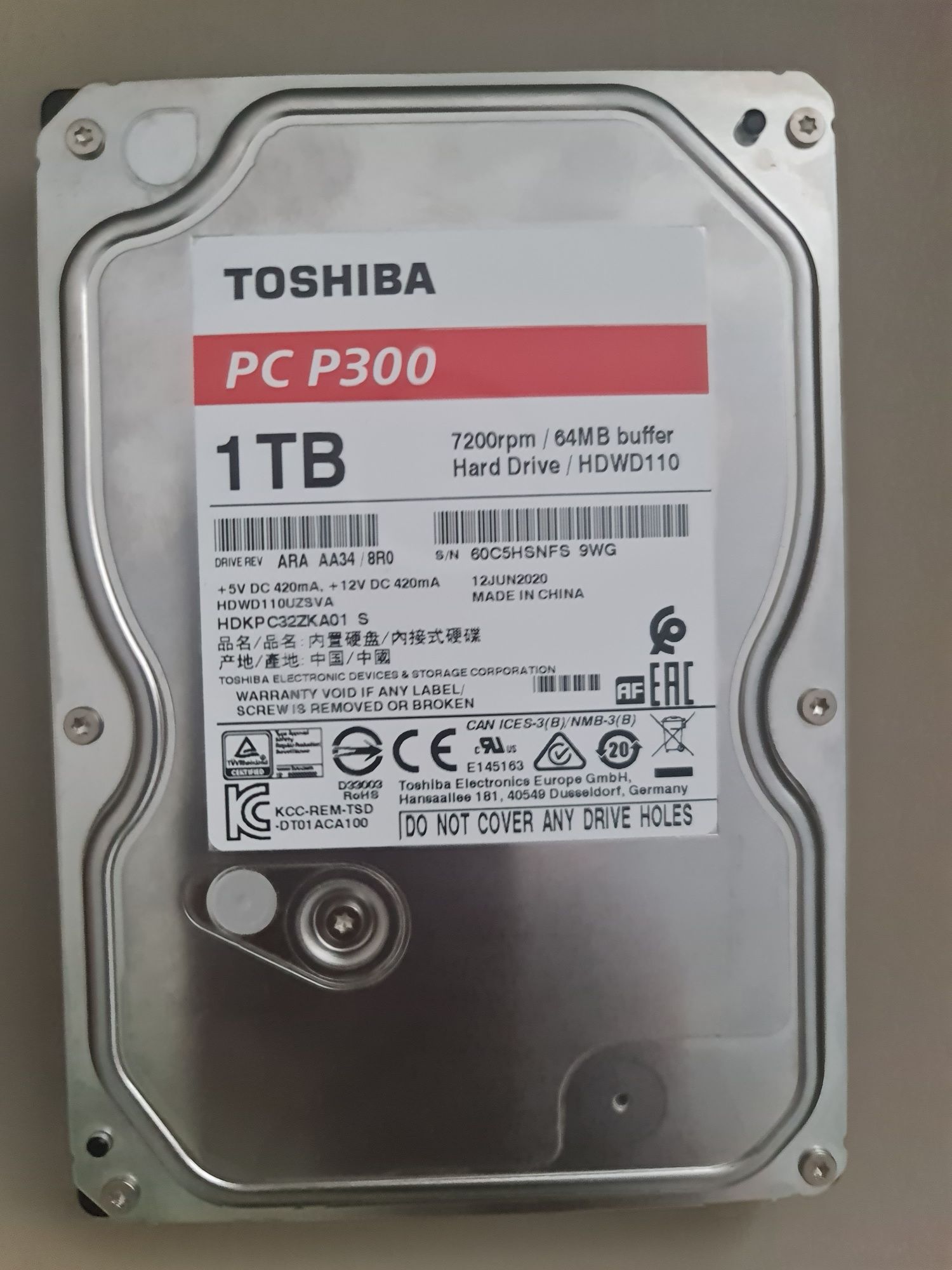 Hard disk-uri 1TB și 250 GB