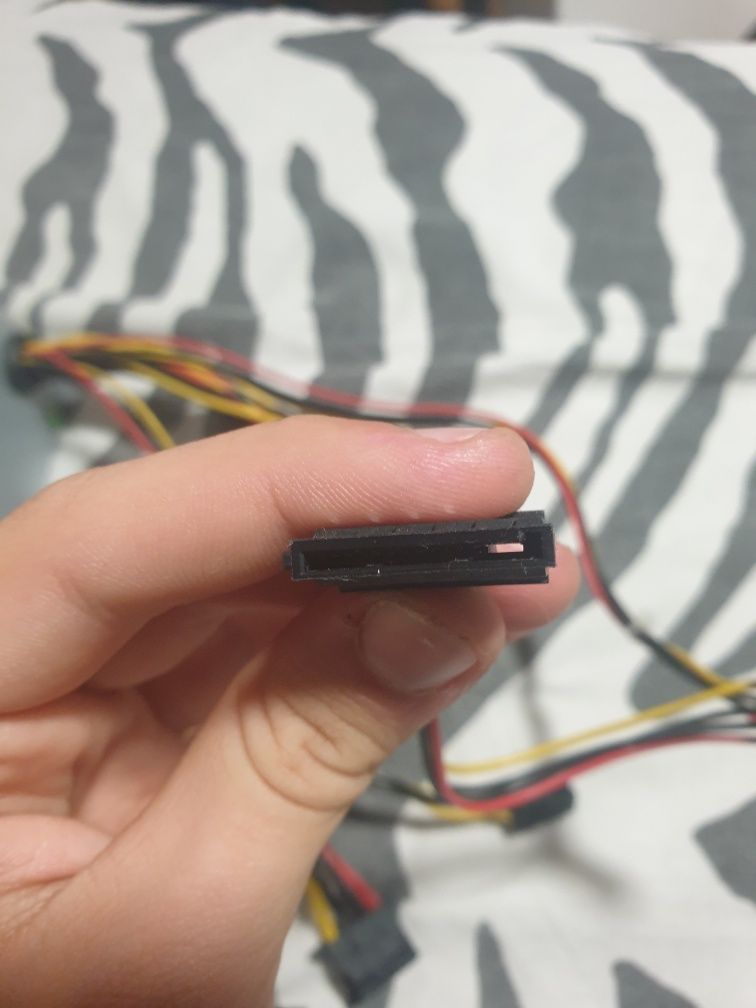 Продавам захранване 500W