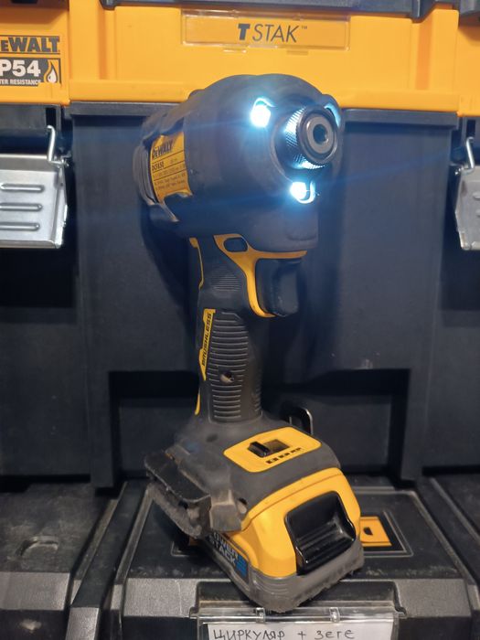 Импакта DeWalt DCF 850