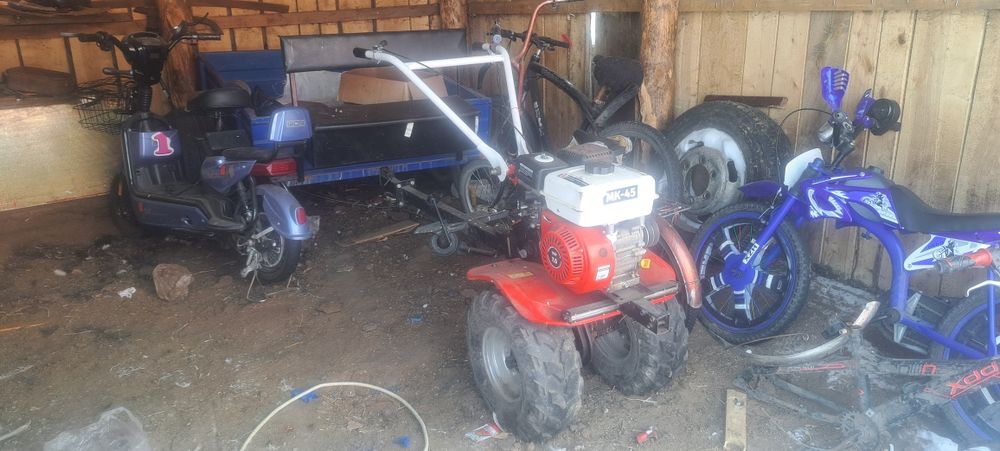 Срочно продам Мотоблок с заводским прицепом и культиватором