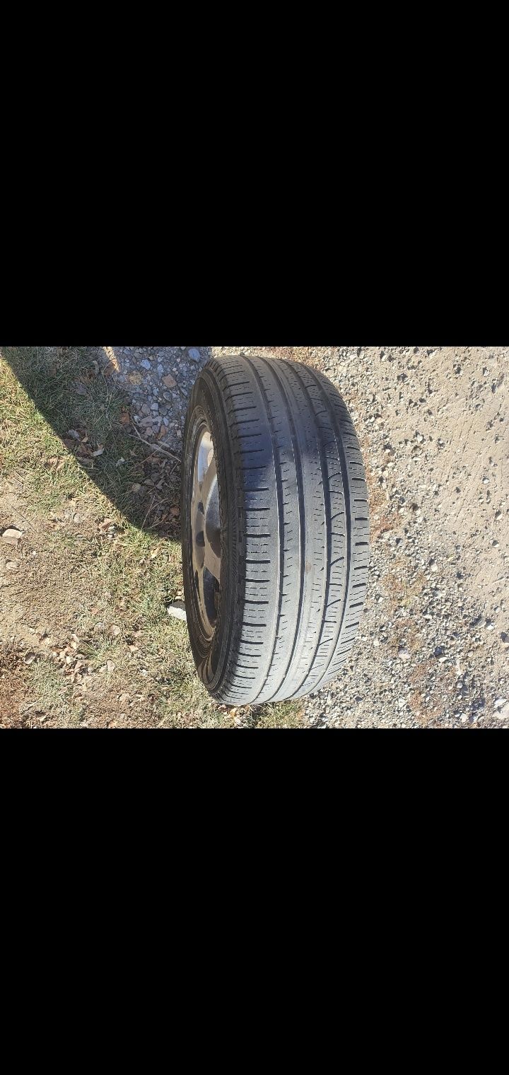 Лятна гума Пирели 215/65/16; summer tyre Pirelli 215/65/R16, DOT 4818