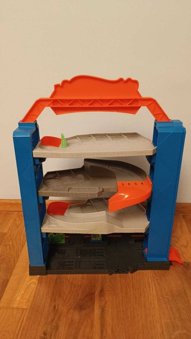 Jucarie set HOTWHEELS Garaj cu cascadorii