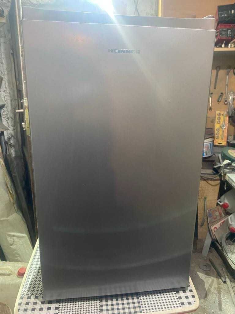 Frigider 12v.pentru rulote. Este cu compresor.