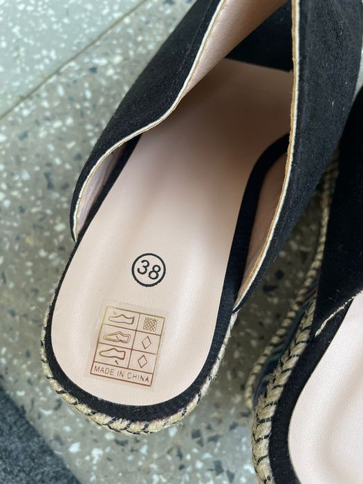 Sandale cu platformă