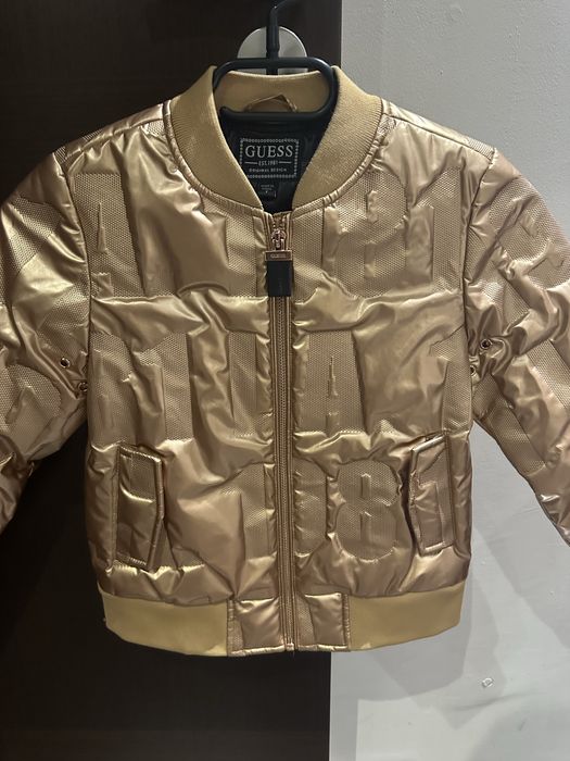 Златисто яке Guess