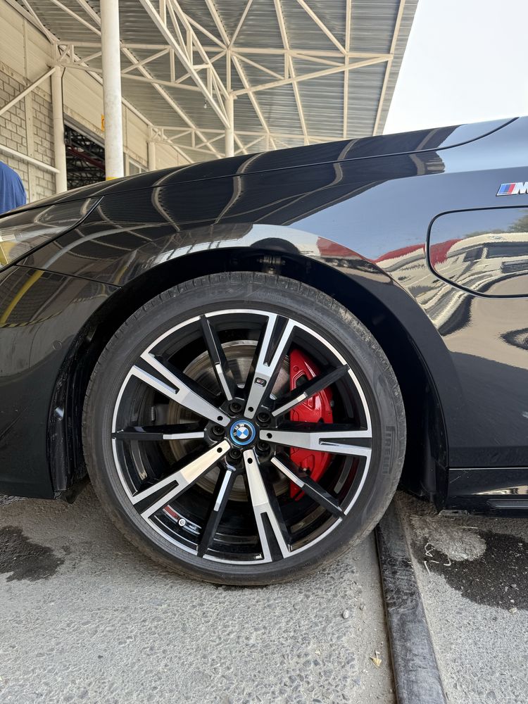 Продам новую  Qora черный BMW I5 M60 ,Yangi Bmw m60 i5 В наличии