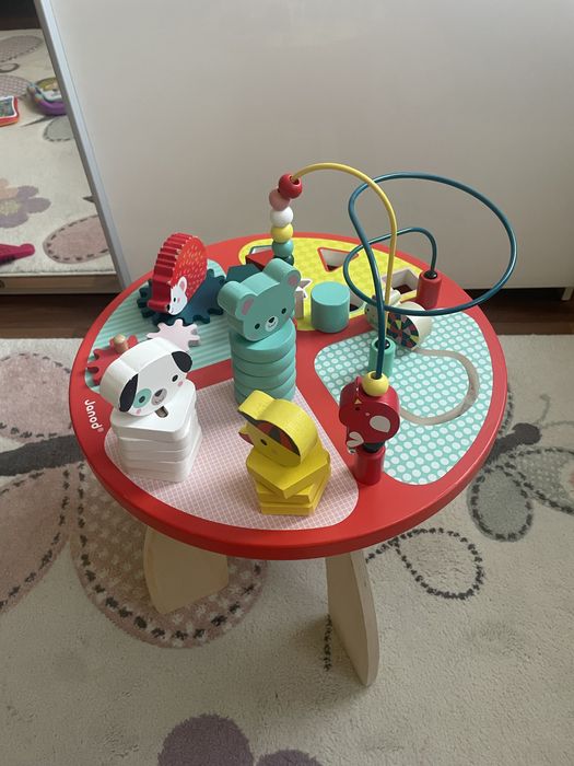 Дървена играчка Janod - Маса с 4 зони за игра, Горски бебета животни