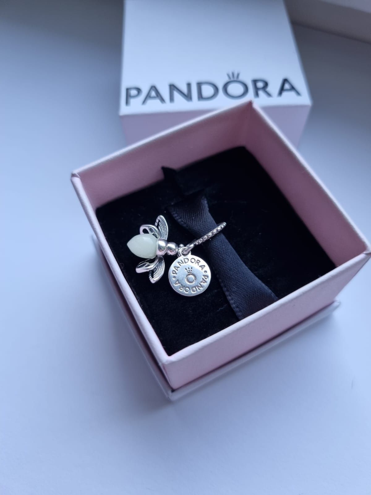 Charm pandantiv Licuriciul care lumineaza la intuneric din argint S925
