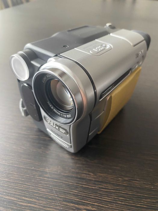 Кинокамера фирмы SONY, «Expand Your-Handycam Horisons»