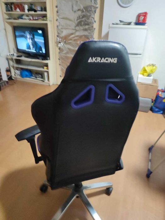Продава се AKRacing MAX Gaming Chair