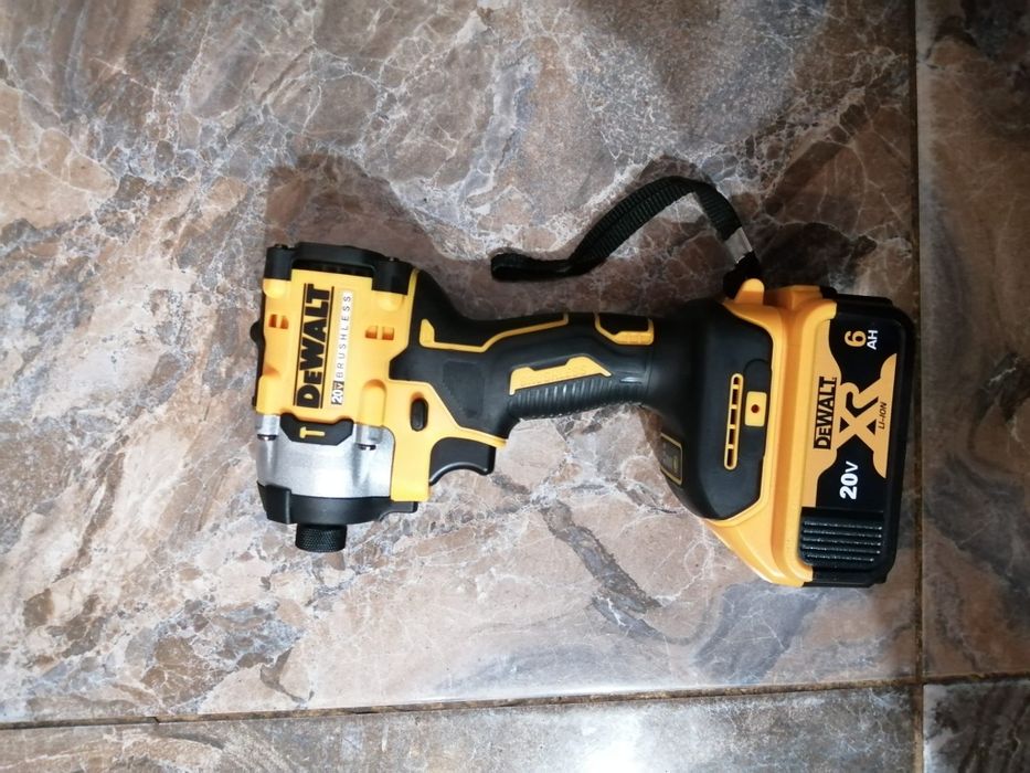 Șurubelniță cu impact dewalt DCF 860 cu baterie de 6 A
