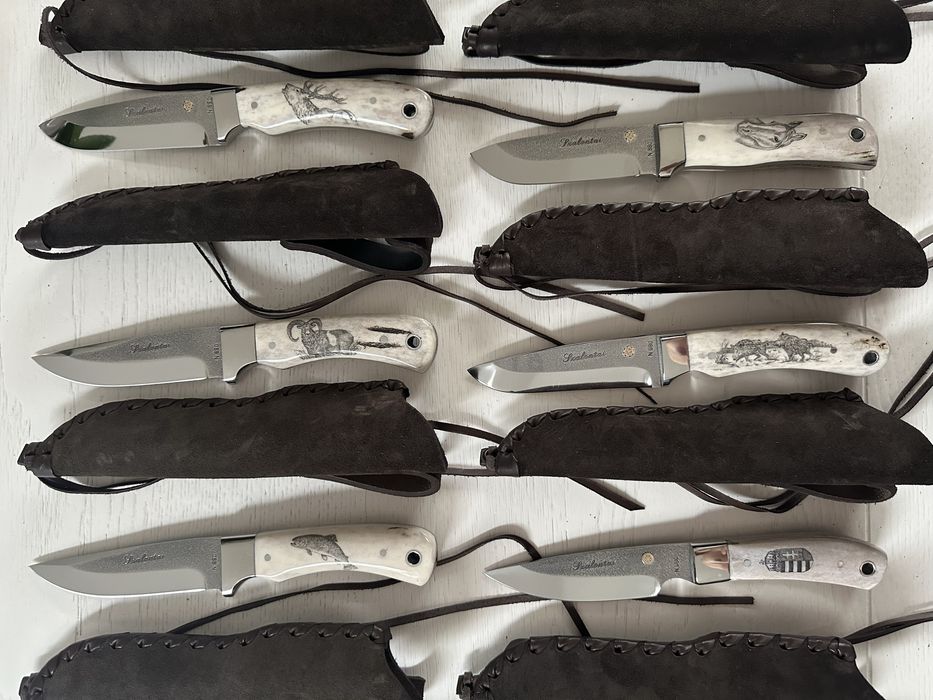 Cutite vanatoresc gravat , corn de cerb