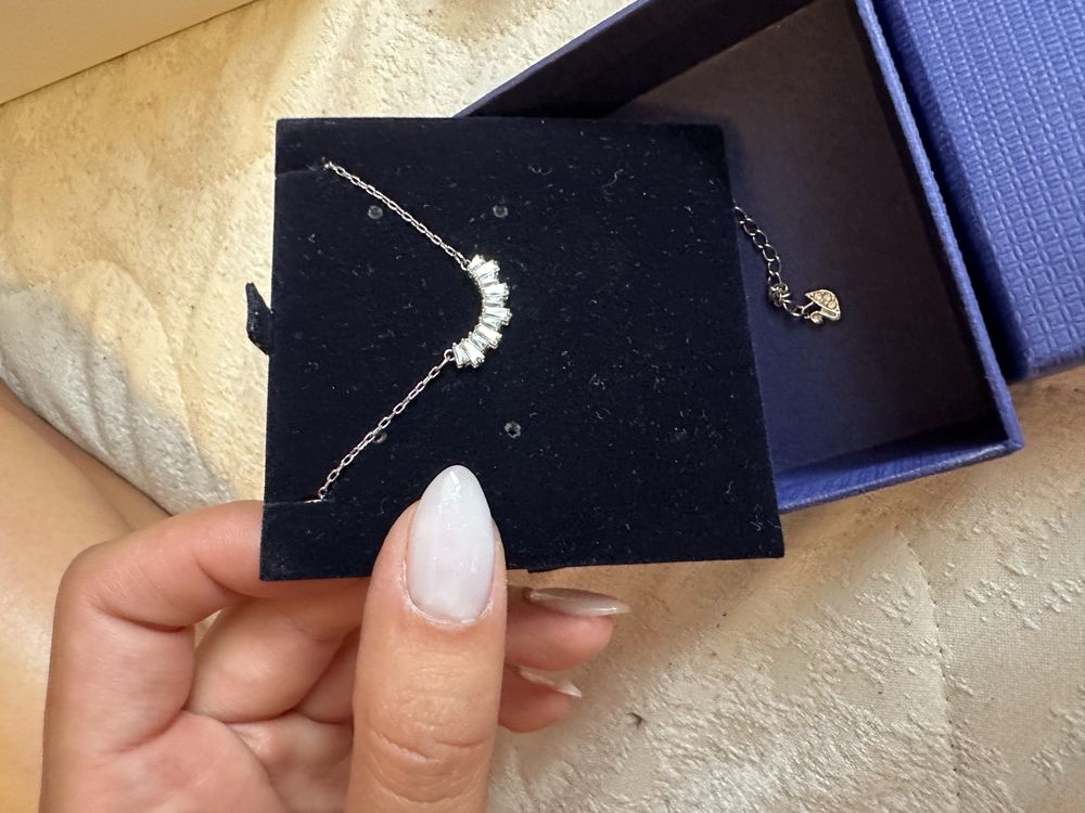 Swarovski обеци и колие