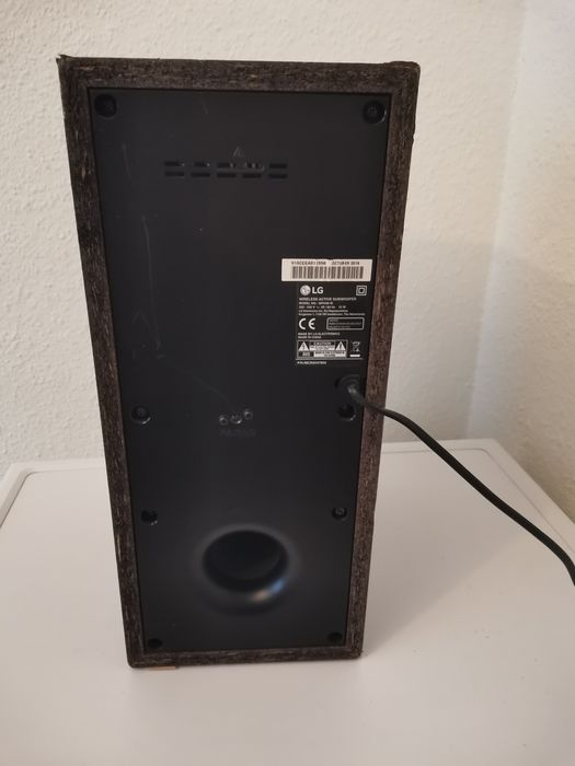Subwoofer activ wireless pentru Soundbar LG.