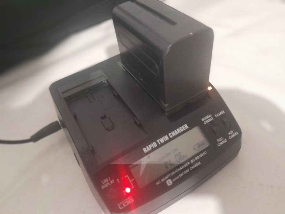 Зарядное устройство для видеокамер Сони 1500.и. т. д.