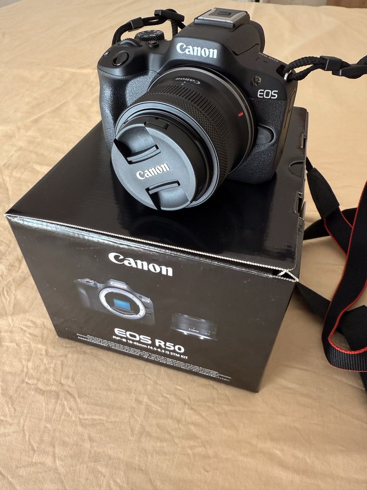 Canon EOS R50 - без следи от употреба