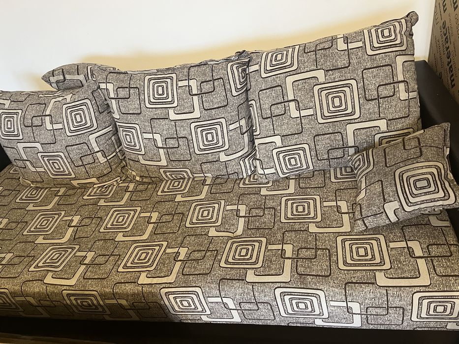 Vând 2 canapele extensibile